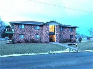 210 E 14th St #1, Washington, IA 52353