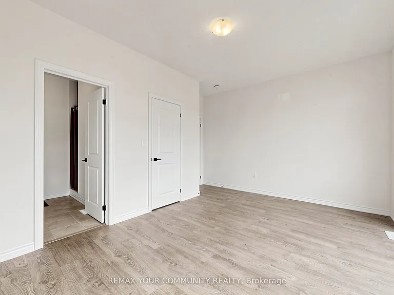 105 Halldorson Ave — Photo 37