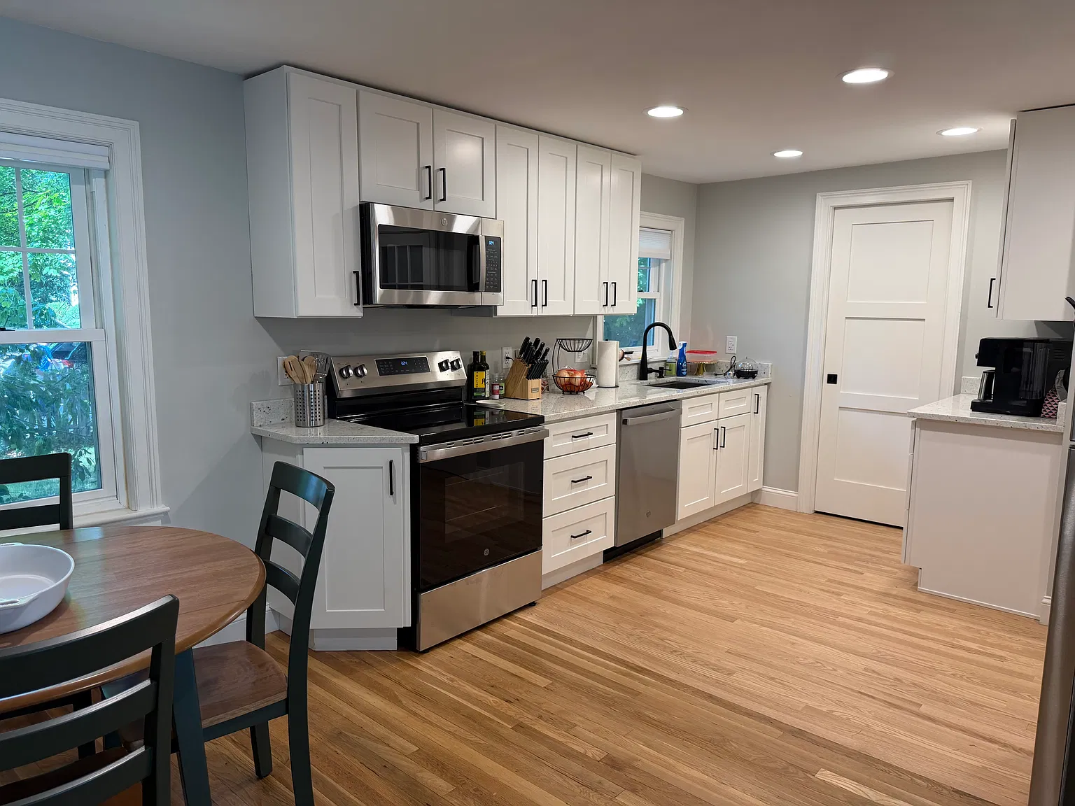 3 bed, 1.5 bath, 1344 sqft, $1,200 — Photo 2