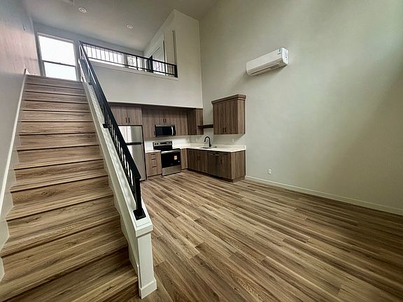 3rd image of 1302 NW Knoxville Blvd #501