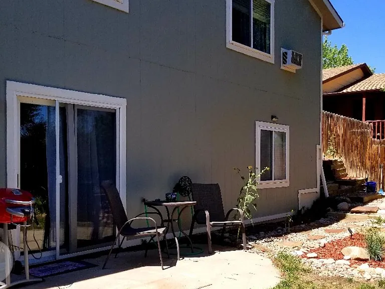 Columbine Ave — Photo 4