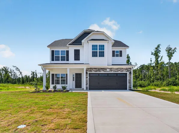 1149 Hedgewood Dr, Hope Mills, NC 28348