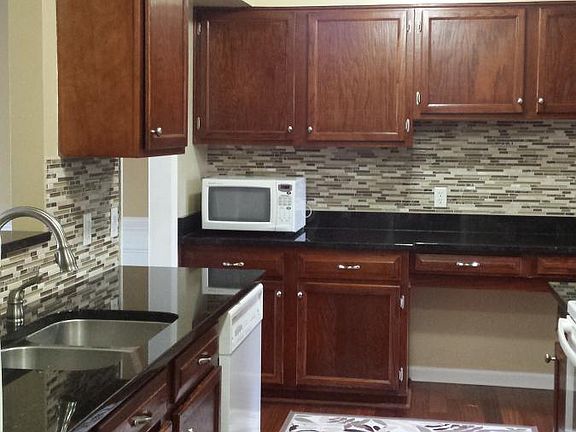 Granite countertops / Granite and Glass Backsplash / Smooth