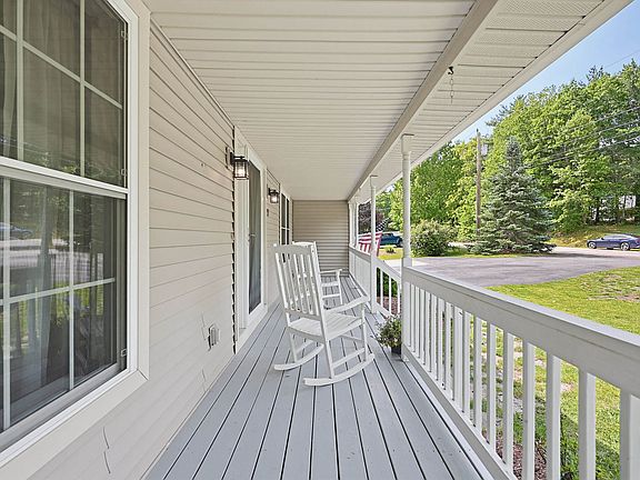 3rd image of 19 Rouleau Drive