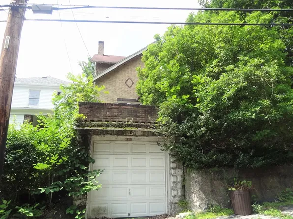 313 Monroeville Ave, Turtle Creek, PA 15145
