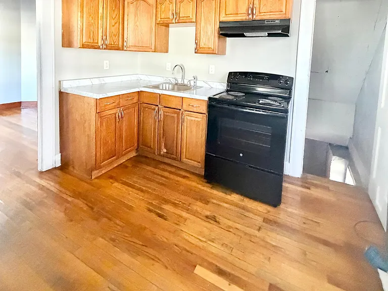 235 Foxon Rd #3 — Photo 2