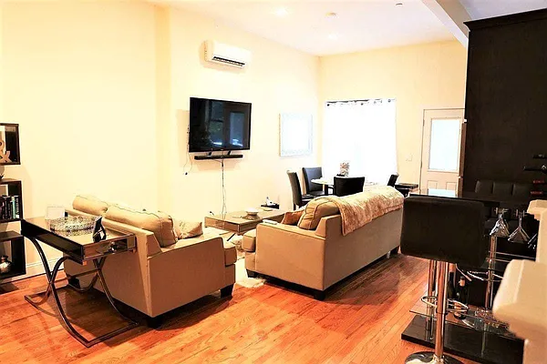 Rented by Bold New York | media 34