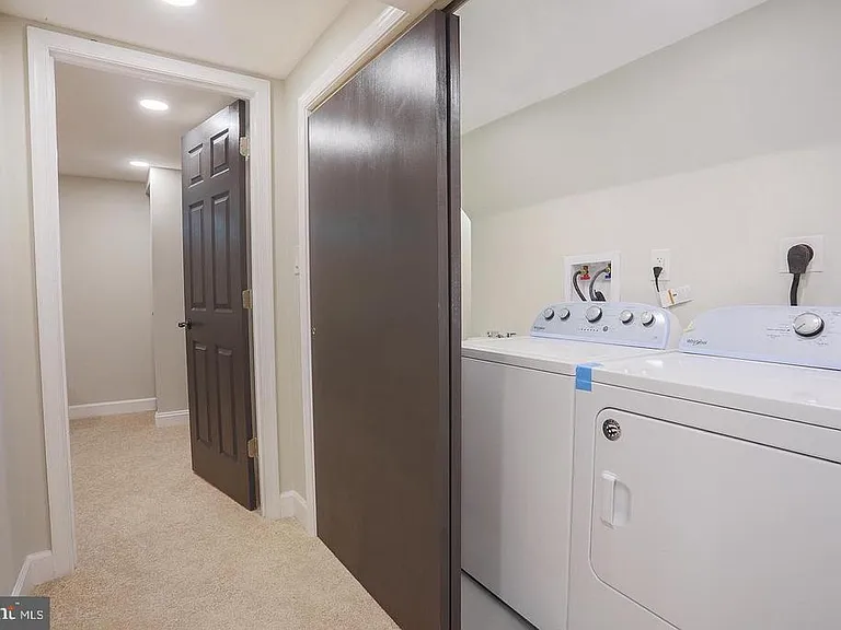 8511 Potomac Ave — Photo 27