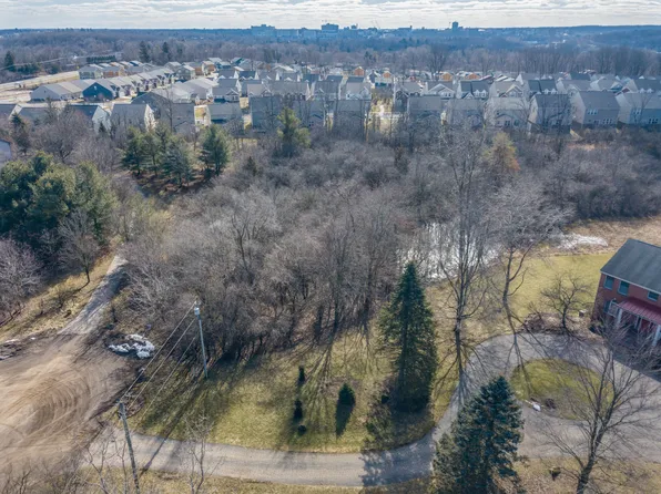 2801 Bateson Ct, Ann Arbor, MI 48105