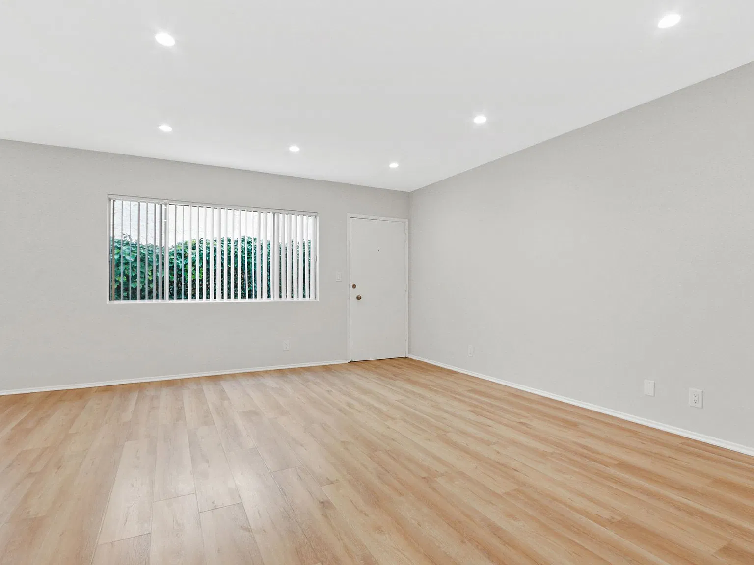 1451 Franklin St in Santa Monica! Steps to SM Blvd and near the Water Garden. — Photo 2