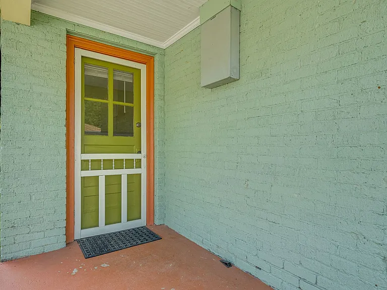 303 Dennis St — Photo 27