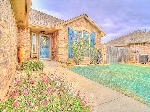 3rd image of 3312 Marilyn Dr