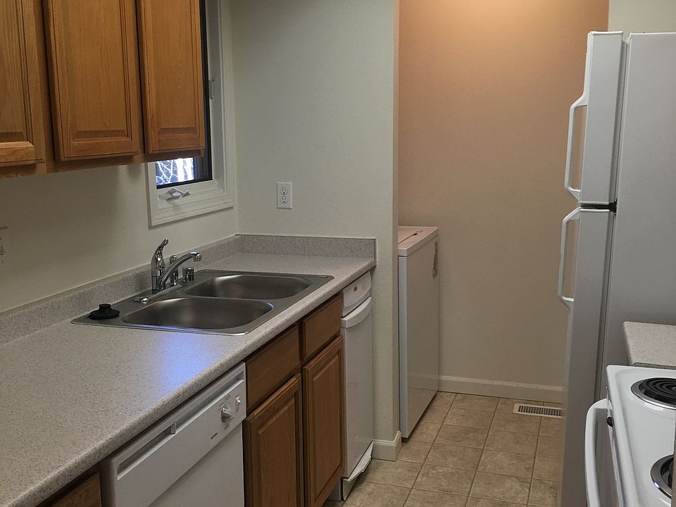 2nd image of 7401 Foxridge Way APT F