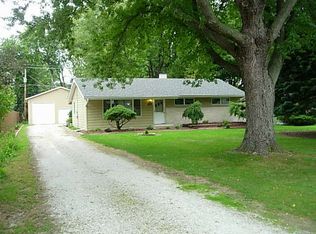 67 Oaklawn Ave, Oswego, IL 60543