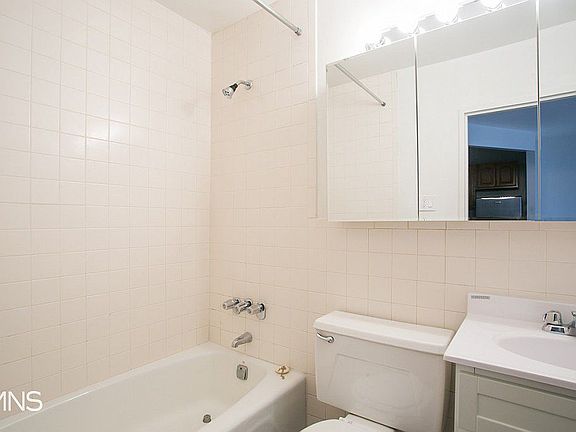 5th image of 309 W 30th St APT 6C