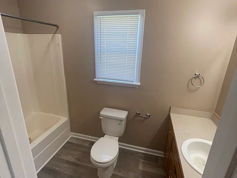 204 Jenna Ave — Photo 9