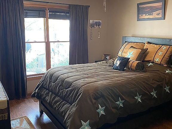 3rd image of 413 Whisper Ln
