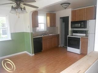 4th image of 20656 Fleetwood Dr