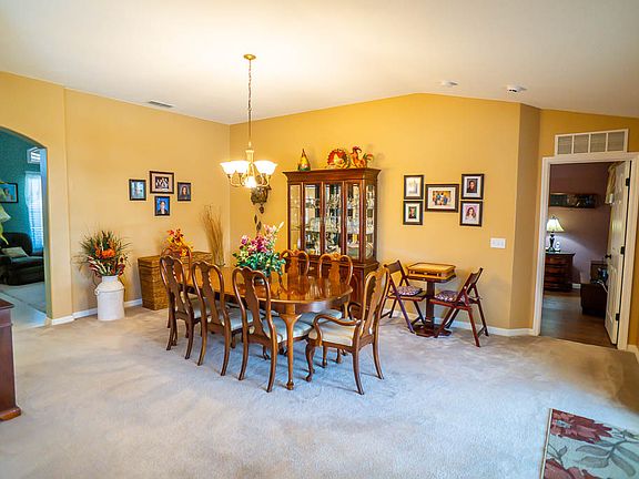 5th image of 83 Pine Circle Dr