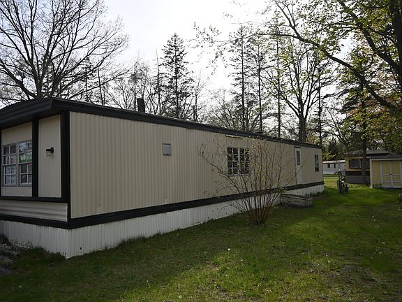 4th image of 2385 Oak St