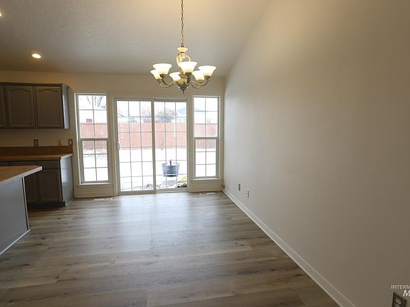 5th image of 862 Hollyann Ct