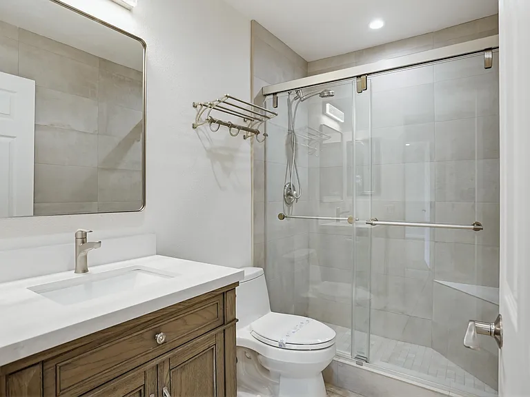Shasta Terrace Apartments — Photo 14
