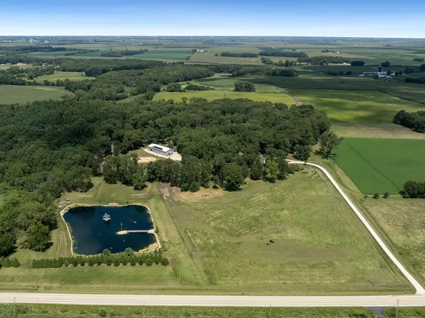 2164 Shaw Rd, Amboy, IL 61310