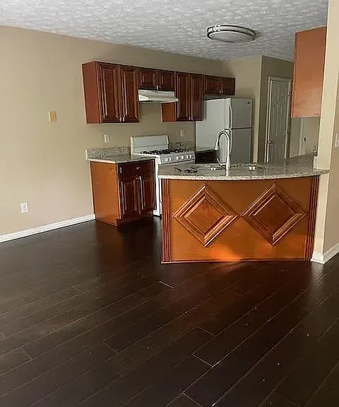 1017 Glen Chase Dr — Photo 3