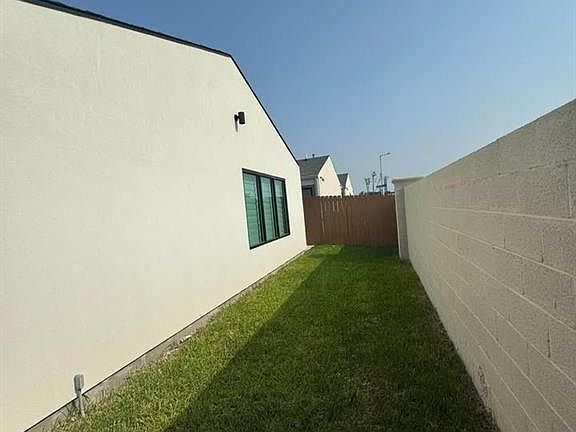 4th image of 3405 N L St #3