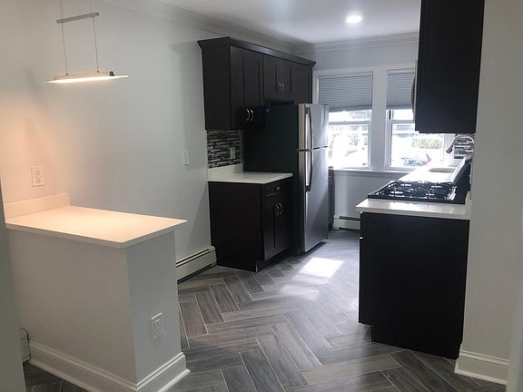 3rd image of 17 Fillmore Pl APT 2D