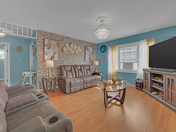 4th image of 10 Union St