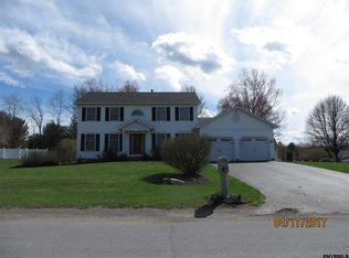 315 Debbie Dr, Schenectady, NY 12306