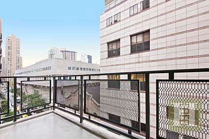 4th image of 165 W 66th St APT 8A
