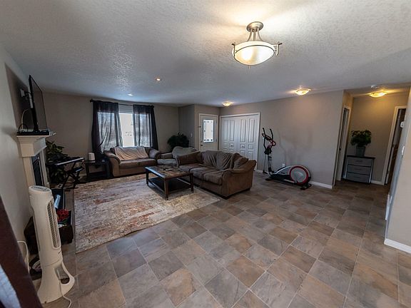 3rd image of 5719 Ste Anne Cres