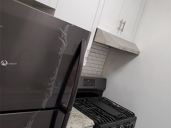 4th image of 100 NW 204th St APT 6