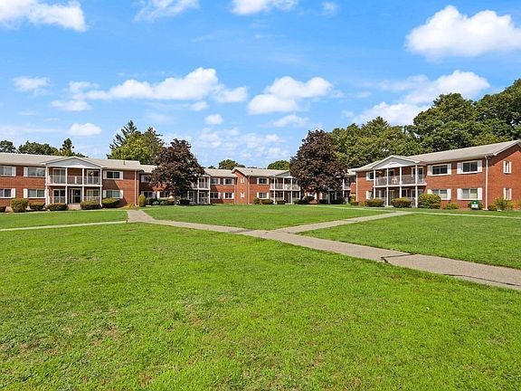 2nd image of 5 Bayberry Dr APT 3