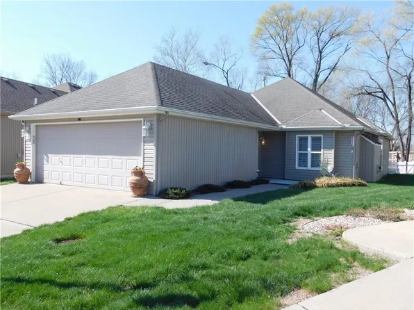 111 Heatherton Ct, Gladstone, MO 64118