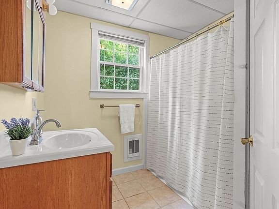 5th image of 137 Sumner St