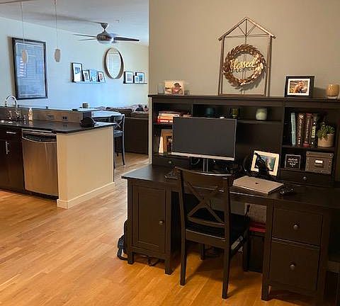 Den/Office & Entryway perfect for a home office!