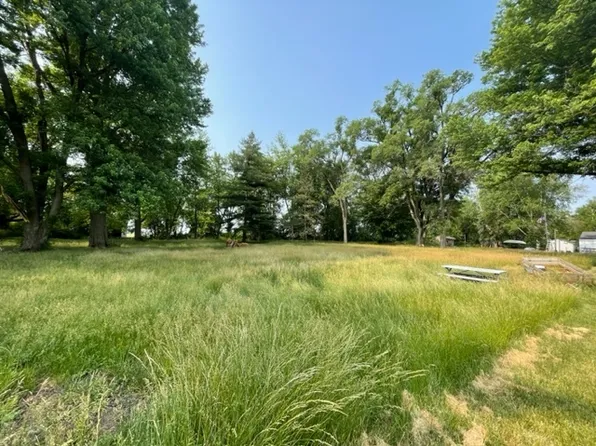 5982 W Clare Rd, Clare, IL 60111