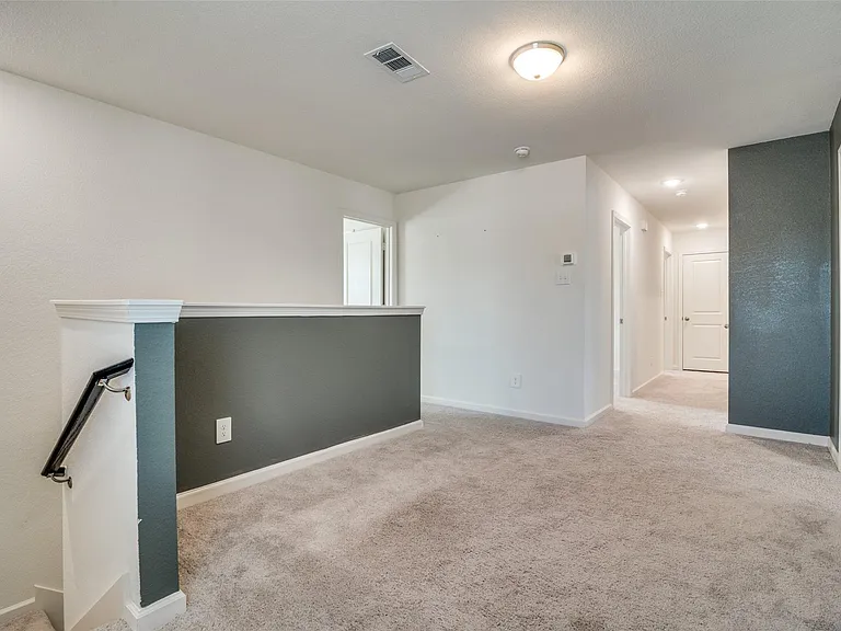 731 Yorkshire Dr — Photo 29