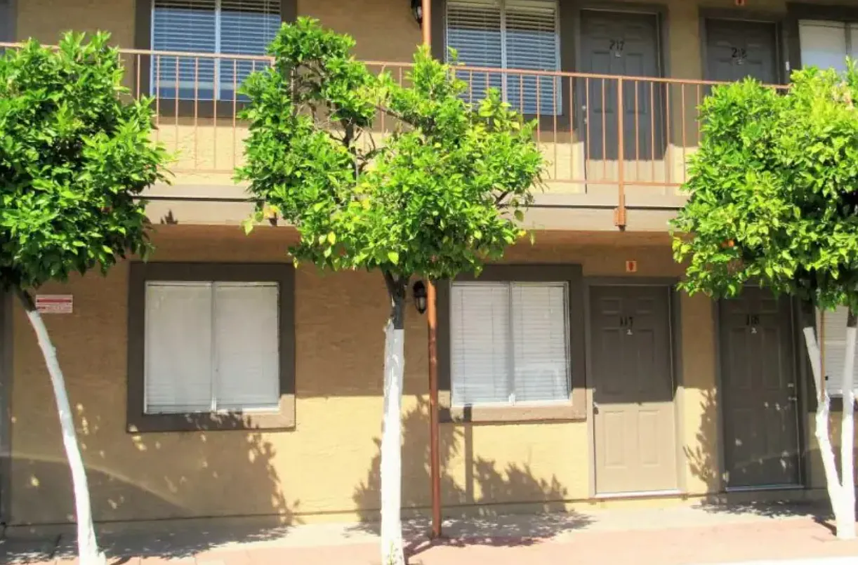 Rancho Valencia Apts. — Photo 3