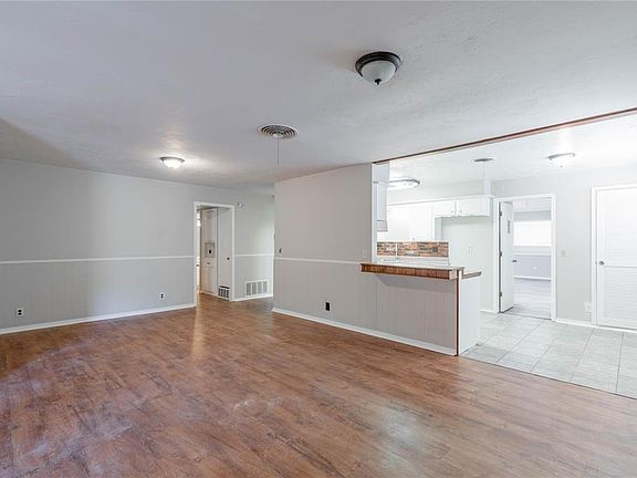 4th image of 4825 Elmview Dr