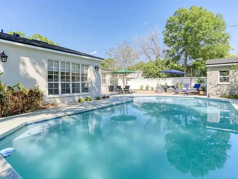 4014 W Palmira Ave — Photo 4