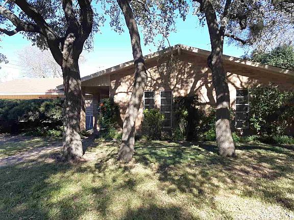 2nd image of 306 Evergreen Cir