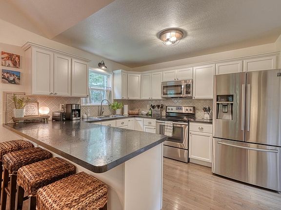 4th image of 58 Sawyer Ln