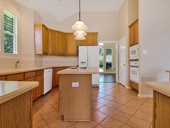 4th image of 305 Salisbury Ln
