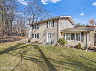 18 Coachlamp Ln, Stamford, CT 06902