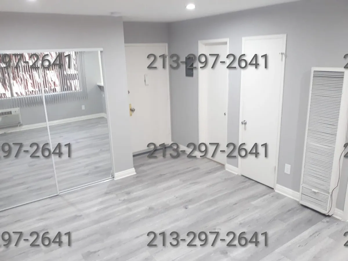 Building Photo - 220 N Toluca St #2