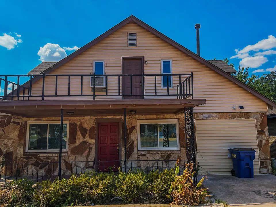 1050 S Reno Ave